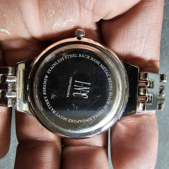 I.N.C Ladies Quartz Fashion Watch Silver Tone Mother Of Pearl Dial Working shows - Picture 7 of 9